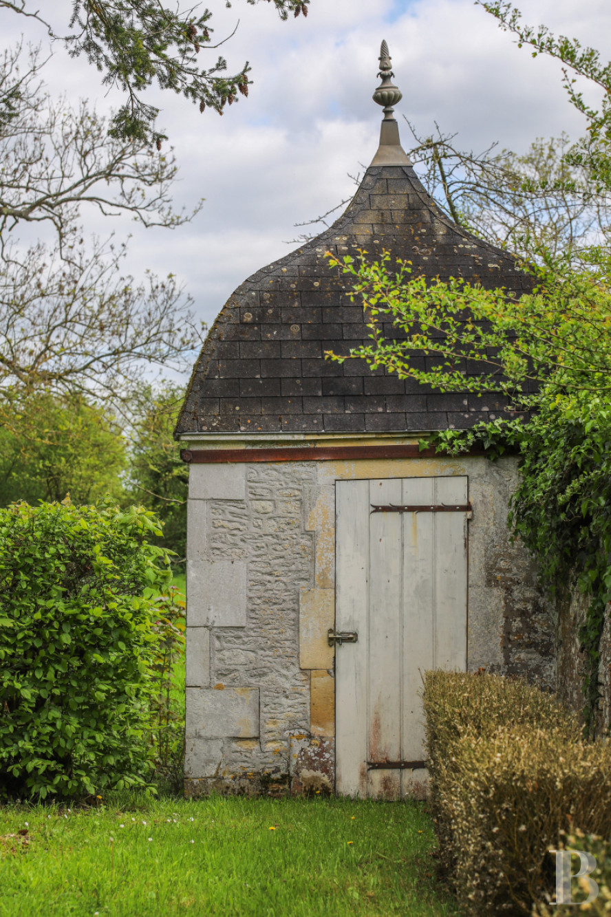 A 19th-century house bordered by a moat, in the Pays d'Auge region, in Normandy  - photo  n°6